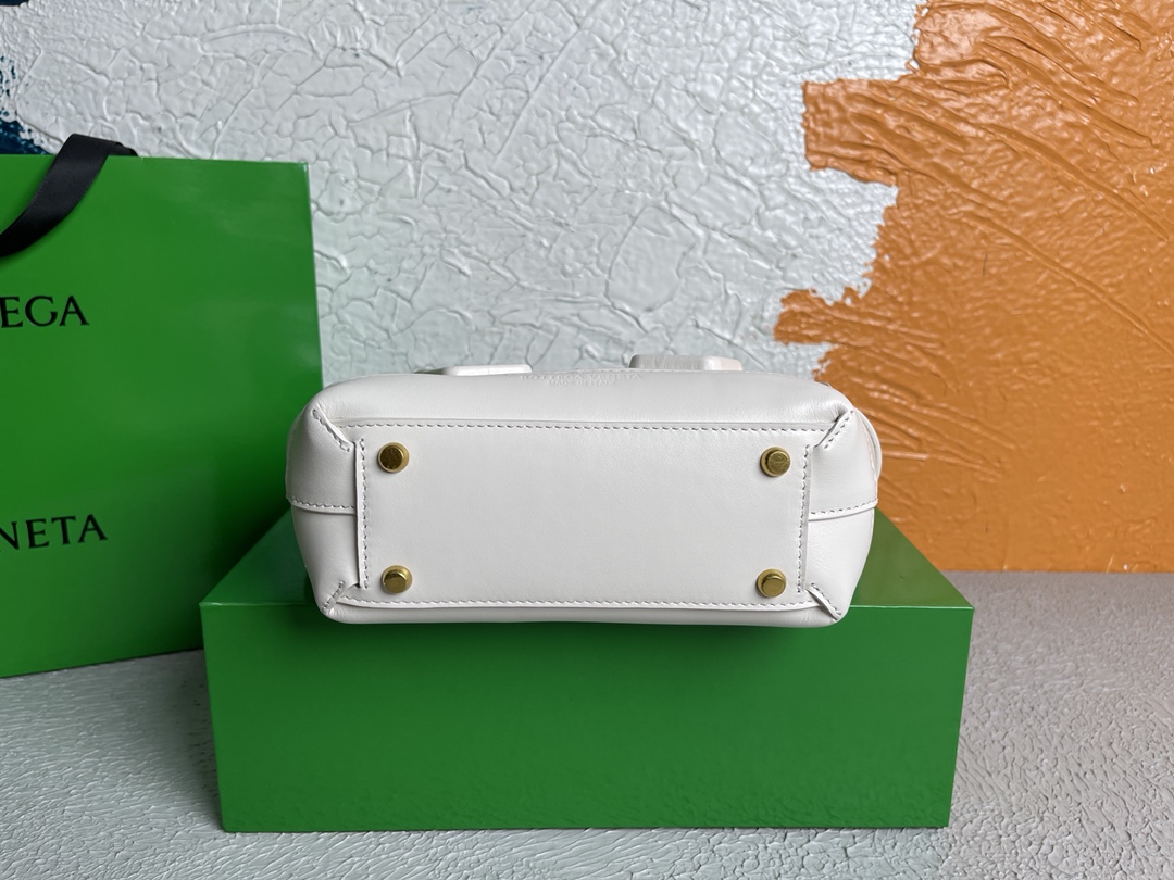 보테가베네타 Arco 인트레치아토 스몰 화이트 토트백